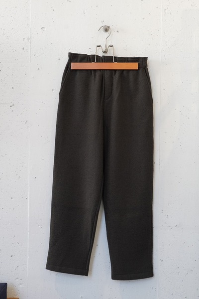 assiette assi relax tapered pants
