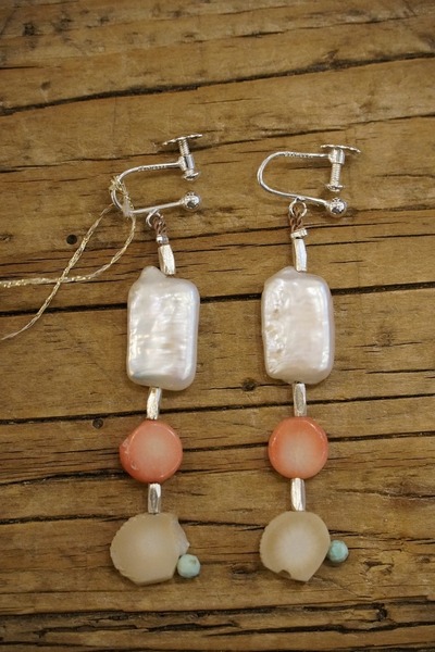 THOUSAND  TALES tho earring