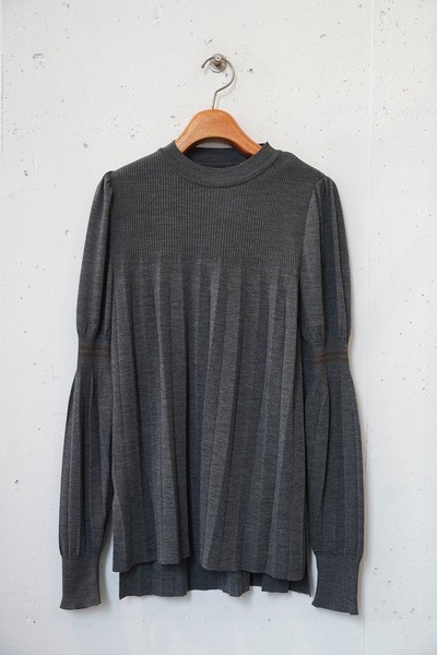 Harikae hari Pleated top